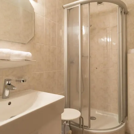 Volkmer Apartment *